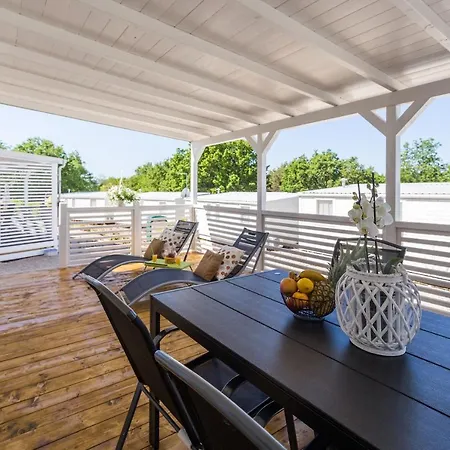 Vakantiepark Zelena Laguna Mobile Homes Mugeba